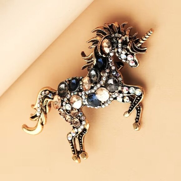 Large Unicorn Horse Brooch or Pendant Rhinestone Glam Fantasy Trendy Stylish FUN - Picture 3 of 4
